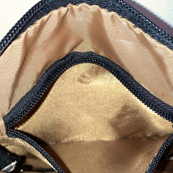 EUC Kavu crossbody bag retro stripes, water resistant, zip closure, adj strap - Picture 10 of 13